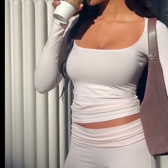 SKIMS Tops - SKIMS COTTON JERSEY SCOOP NECK LONG SLEEVE TOP- BARELY PINK 💕 new